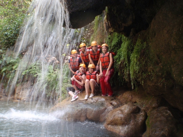 Bajo cascadas